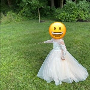 Elegant White and Cream Lace Dresses for Girls (size 4T)